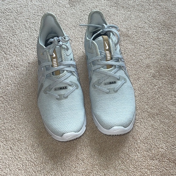 Women’s Nike air max shoes never worn size 6.5 - Picture 2 of 5